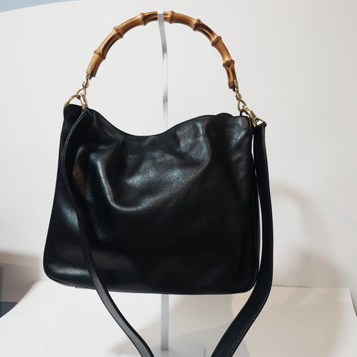 Vista del bolso Gucci Bamboo de cuero negro