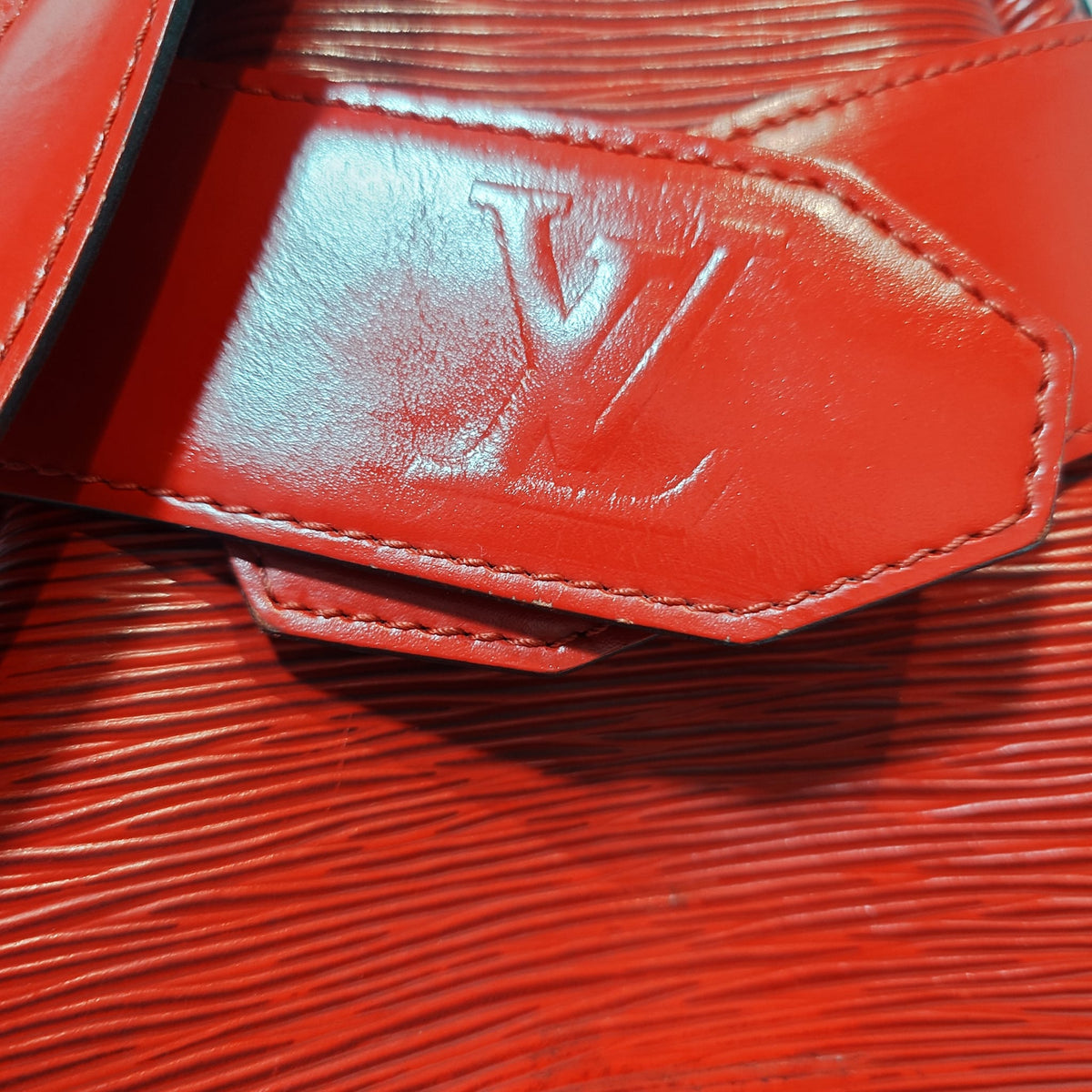 Louis Vuitton Sac De Paule en piel Epi roja