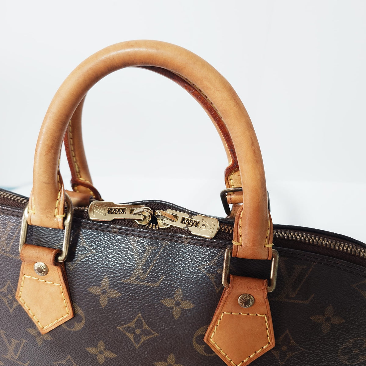 Louis Vuitton Alma Monogram marrón