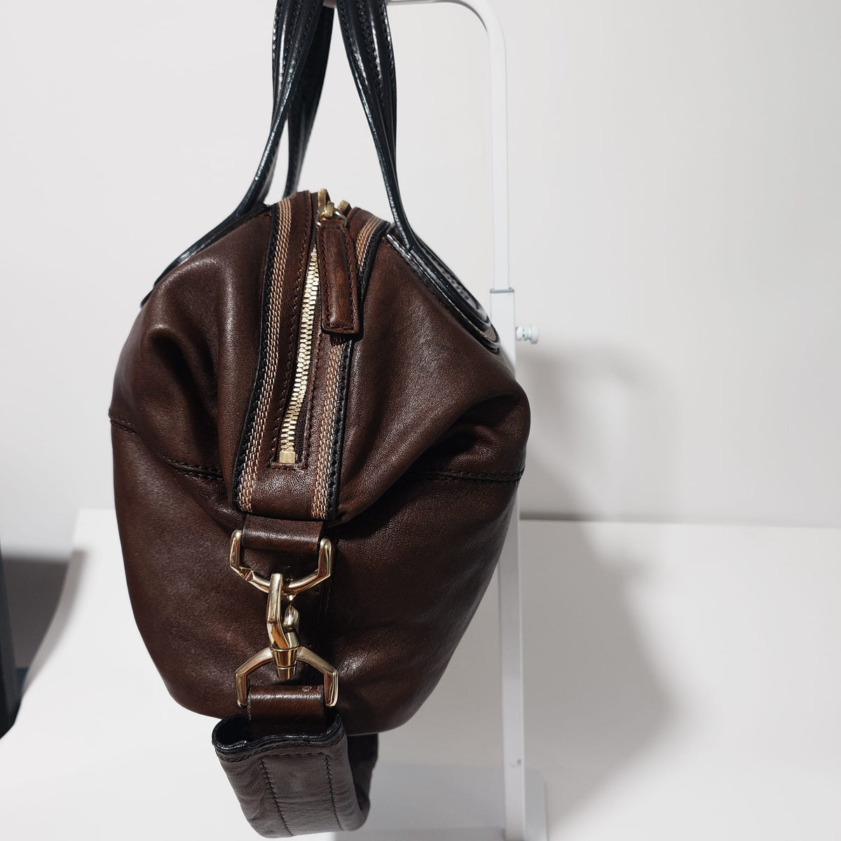 Givenchy Nightingale mediano de cuero marrón y negro